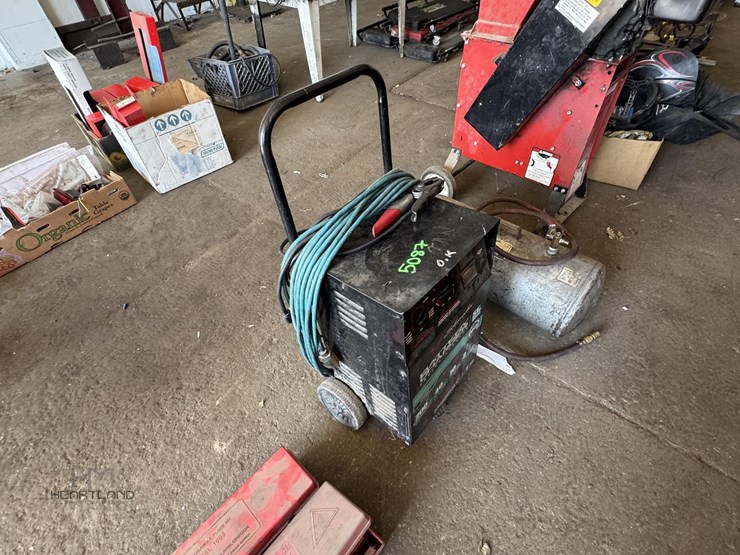 schumacher-se-4022-battery-charger/engine-starter-schumacher-se-4022-battery-charger/engine-starter-image-2