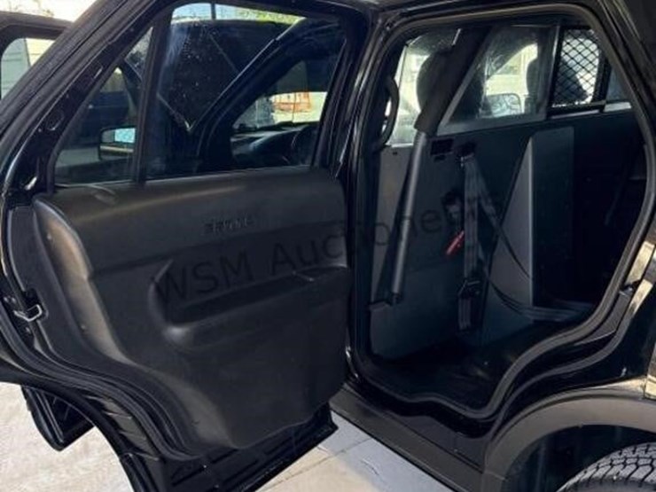 2017-ford-explorer-image-24
