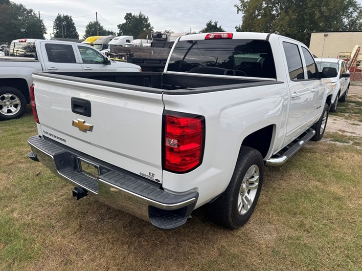 2018-chevrolet-silverado-1500-lt-image-3