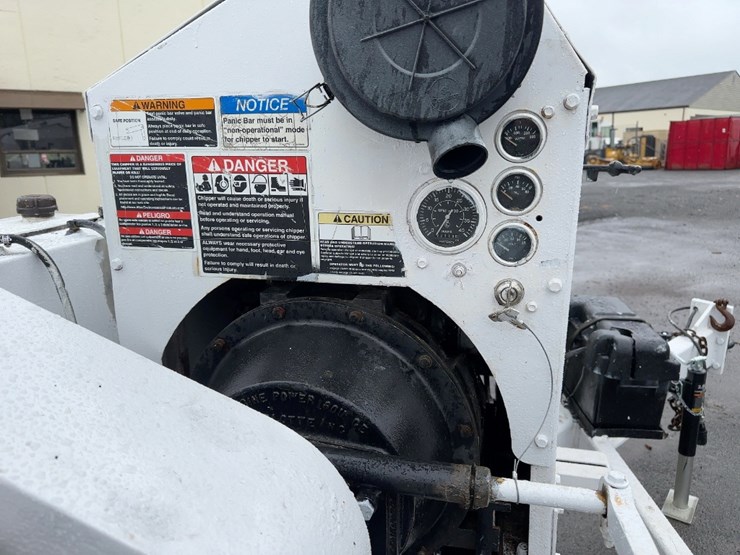 altec-tow-behind-wood-chipper-image-13