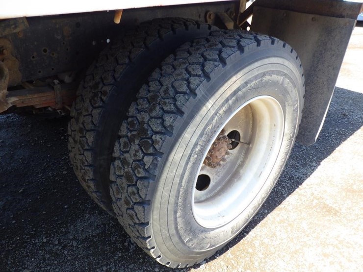2001-ford-f650-image-13