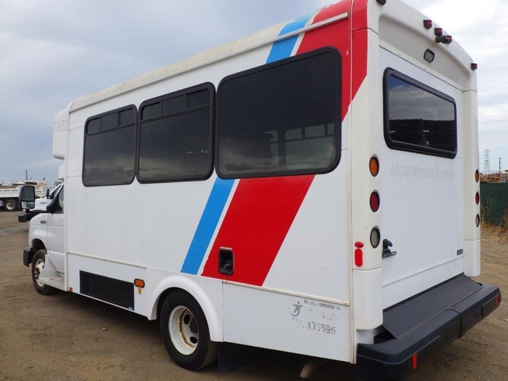 2017-ford-e450-image-5