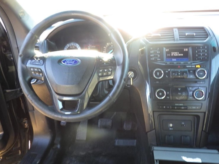 2017-ford-explorer-image-9