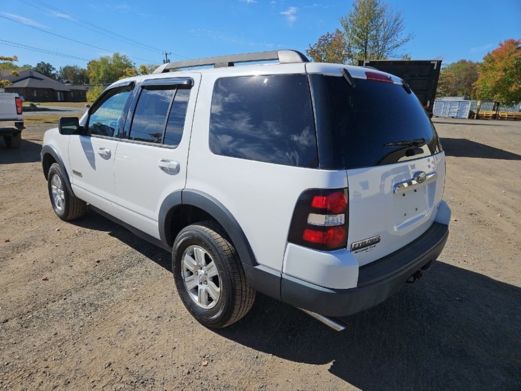 2007-ford-explorer-xlt-image-3