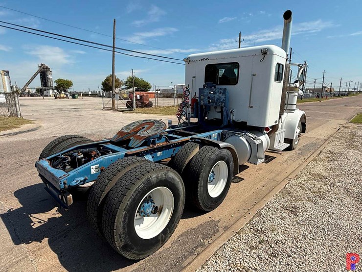 2008-peterbilt-367-image-4