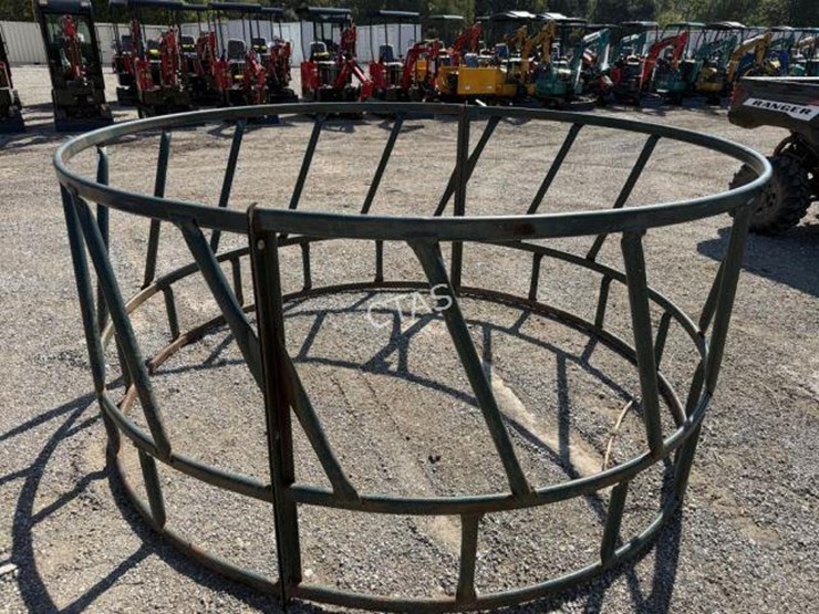 #204-•-round-bale-heavy--duty-steel-cattle-bale-feeder-image-1