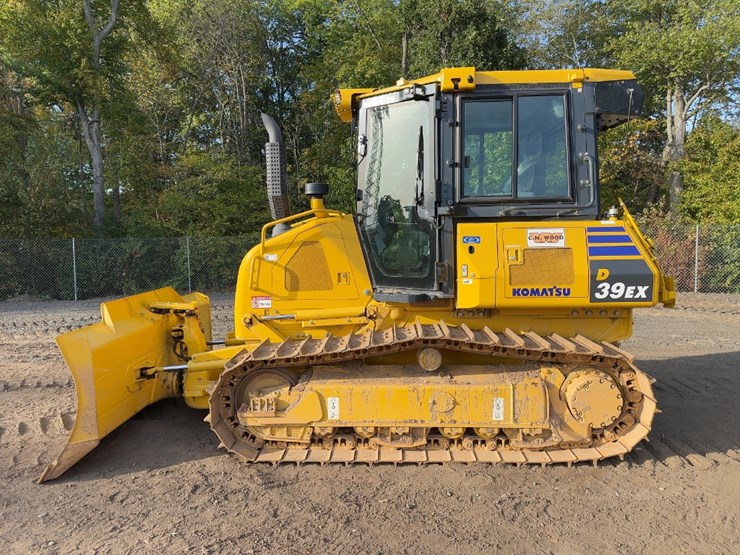 2023-komatsu-d39ex-24-image-2