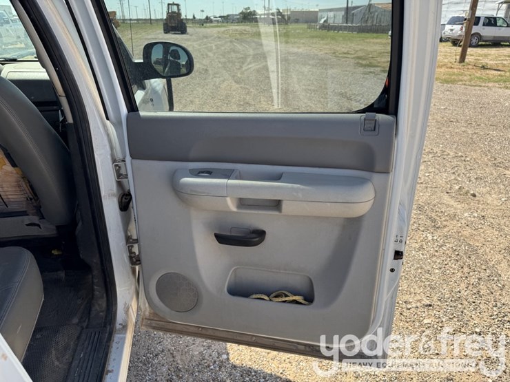 2010-chevrolet-silverado-1500-image-30