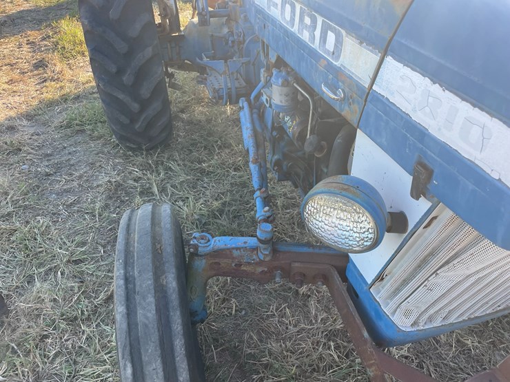ford-2810-image-19