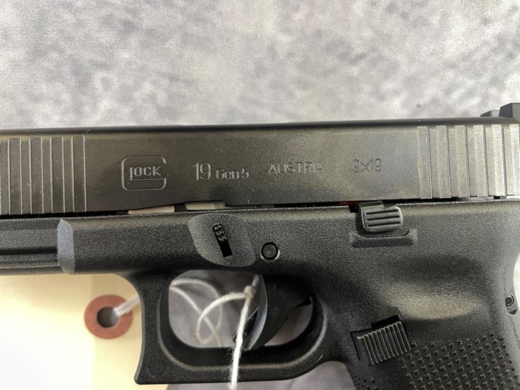 #4010-•-glock-19-gen-5,-sn:-cdyu735-image-5