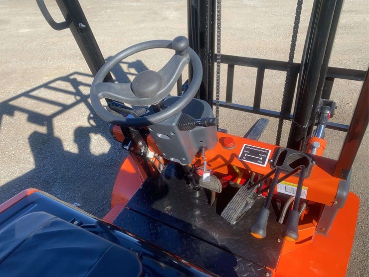 2-ton-electric-forklift-image-18