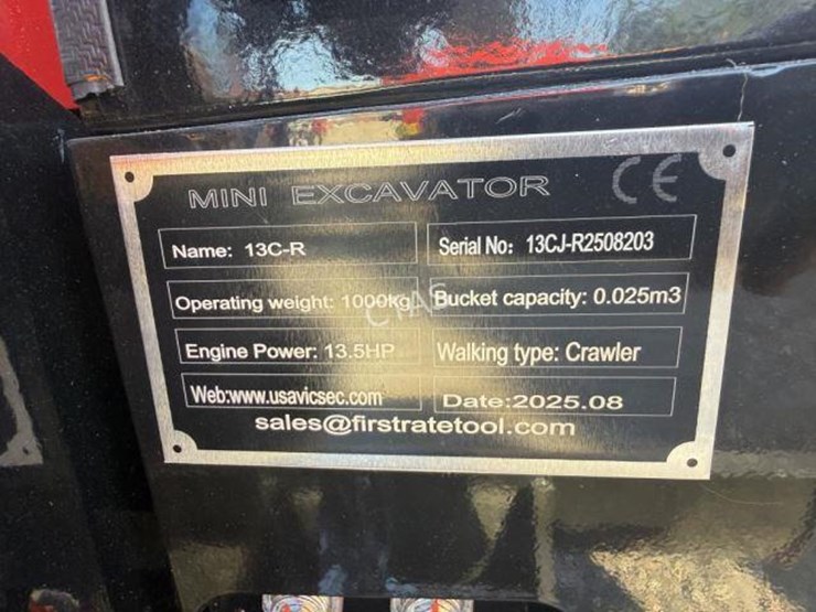 #50-•-mini-excavator---gas---*broken-front-glass*-image-7