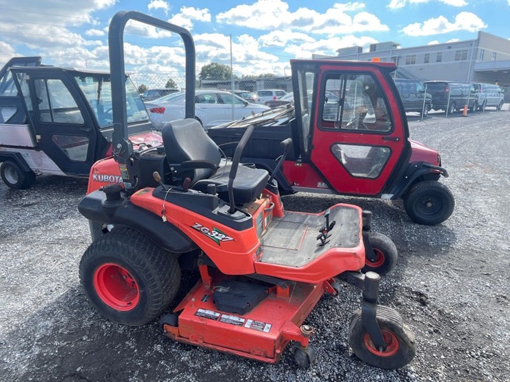 2011-kubota-zg327-image-1