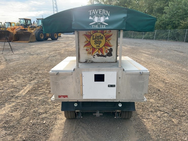 club-car-turf-ii-beverage-cart-image-4