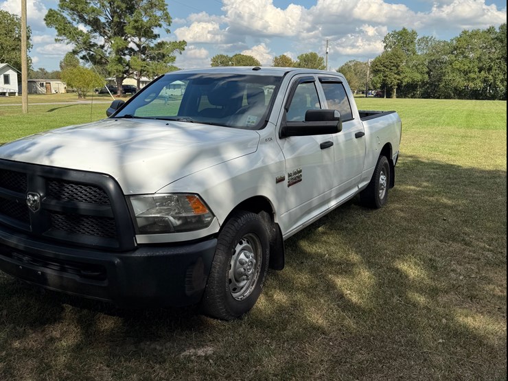 #97-•-2013-ram-2500-crew-cab-pickup-image-2