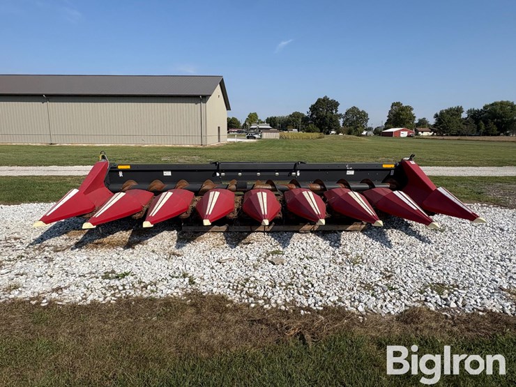 2013-drago-8r30-corn-head-image-2