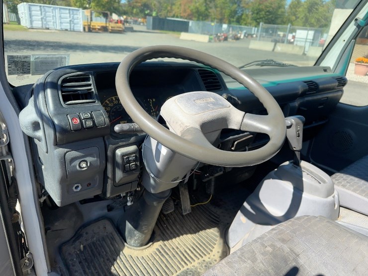 2006-isuzu-nqr-image-20