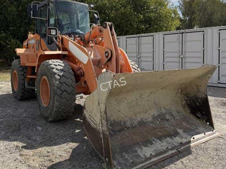 #220-•-doosan-wheel-loader-w/-bucket-image-3