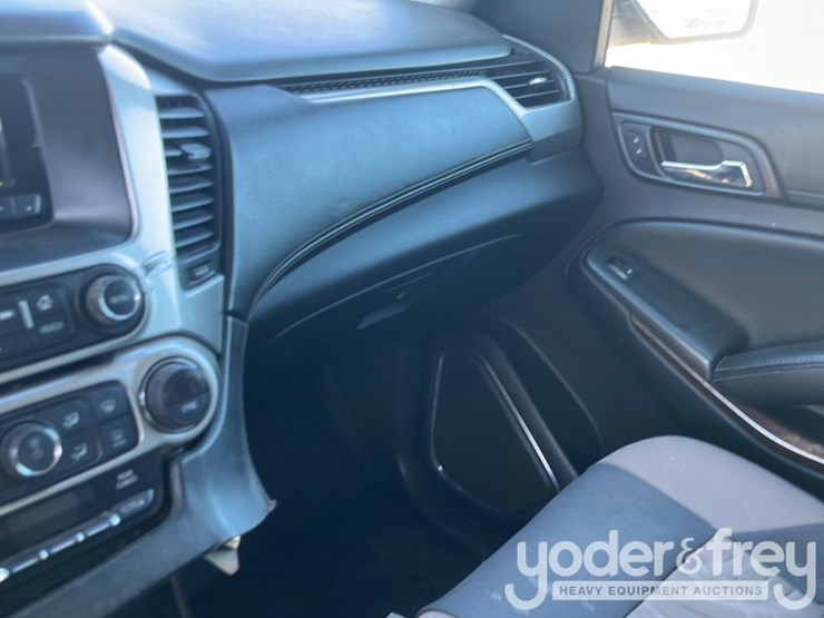 2015-chevrolet-tahoe-image-16