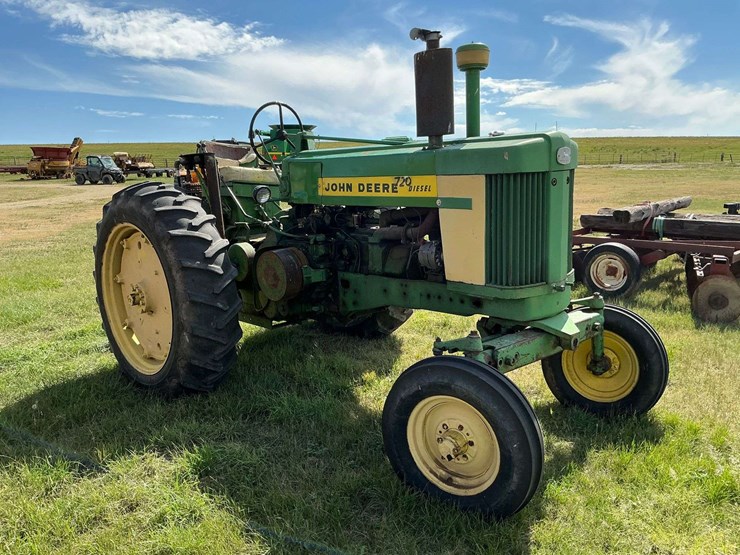 john-deere-720-image-1