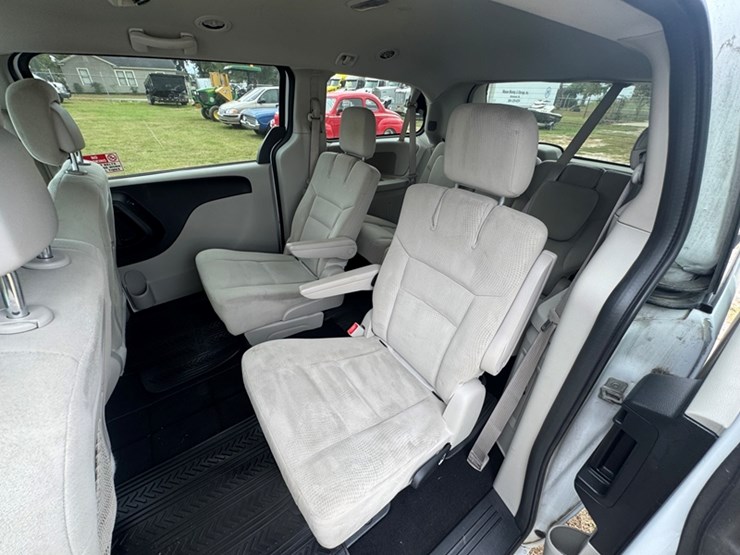2016-dodge-grand-caravan-sxt-image-6