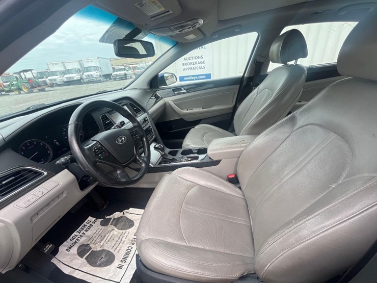 2015-hyundai-sonata-limited-sedan-image-9