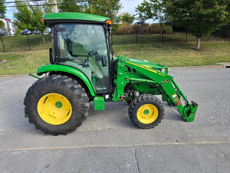 john-deere-4044r-image-24