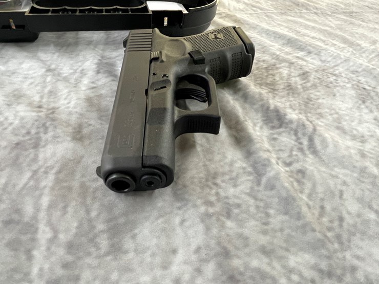 #4026-•-glock-33-gen-4,-sn:-cfuu180-image-4