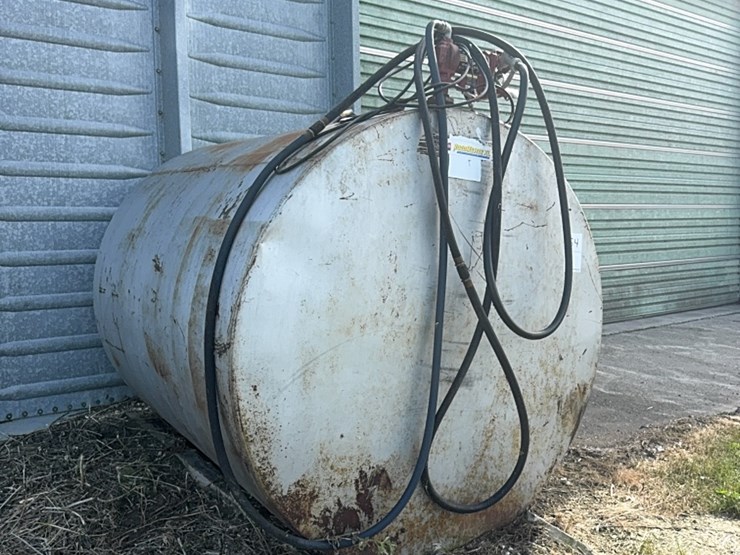 1,000-gallon-fuel-tank-with-pump-image-1