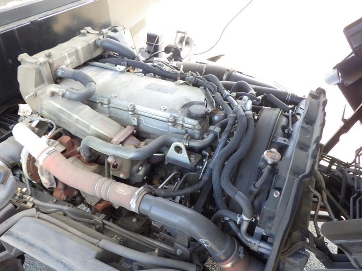 2018-isuzu-nqr-image-12