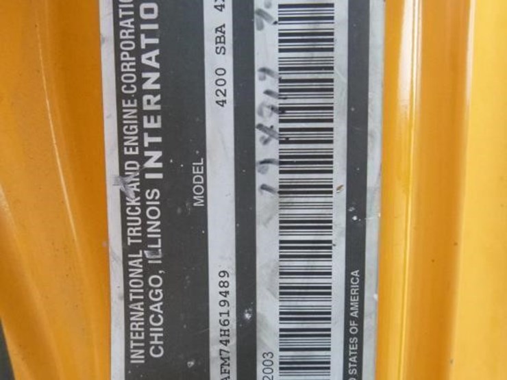 2004-international-durastar-4200-image-25