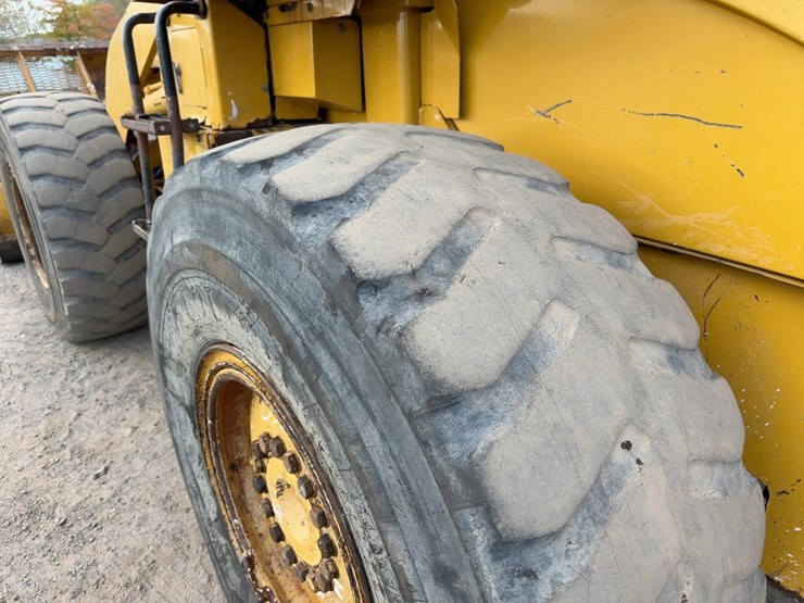 2011-caterpillar-938h-image-14