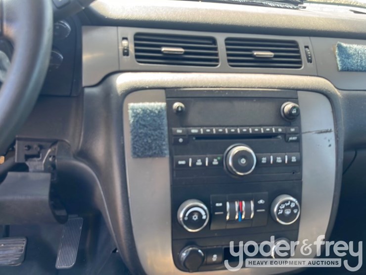 2012-chevrolet-tahoe-image-23