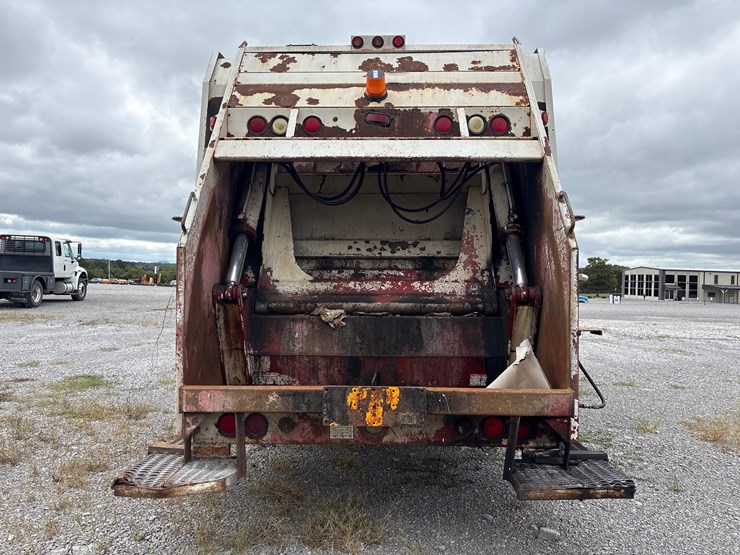#29330-•-freightliner-single-axle-sanitation-truck-image-5