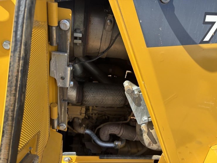2017-deere-750k-image-69