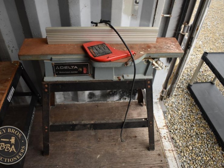 delta-6"-motorized-jointer-image-1