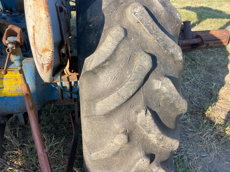 ford-2810-image-5