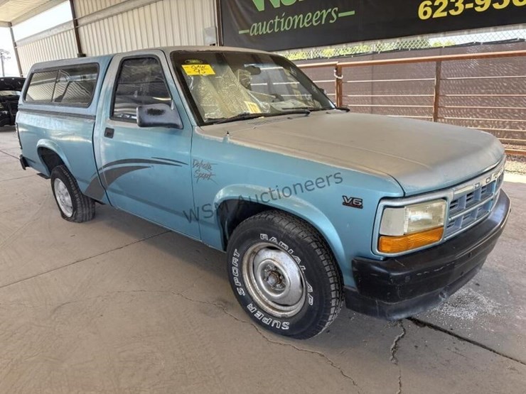 1995-dodge-dakota-image-2