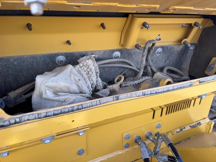 2017-deere-750k-image-23