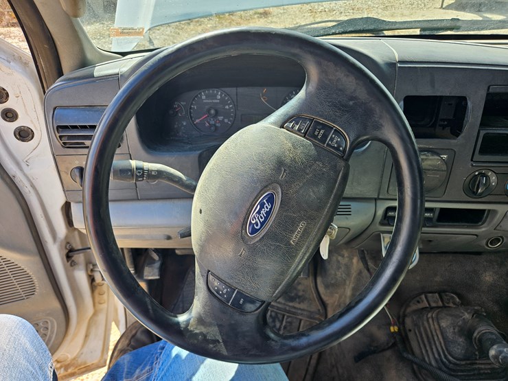 2005-ford-f550-image-46