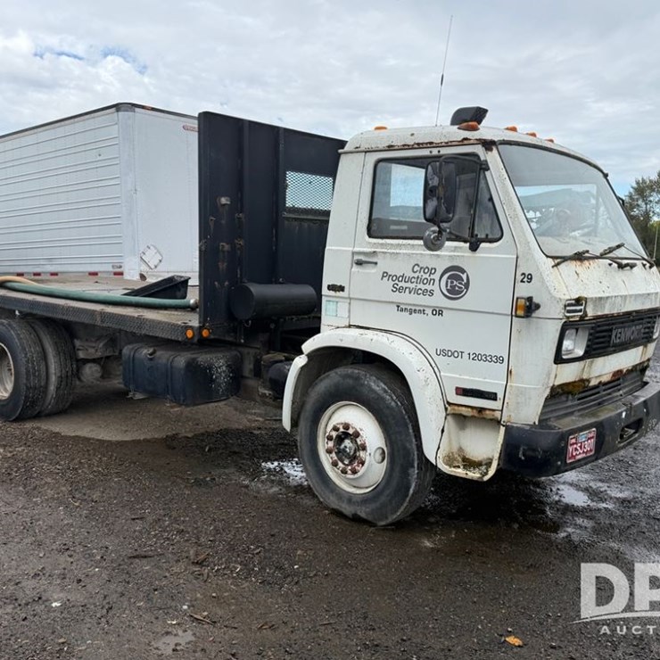 1990 Kenworth Flatbed Truck (PZ13940, Unit 43842)