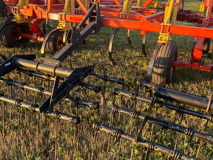 54’-bourgault-chisel,-12”-space,-heavy-harrows,-note:-hitch-slightly-bent-in-one-spot,-doesn’t-affect-performance-of-machine-as-hitch-is-floating.-image-33