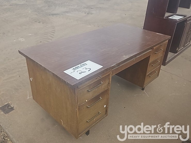 office-desk-image-4