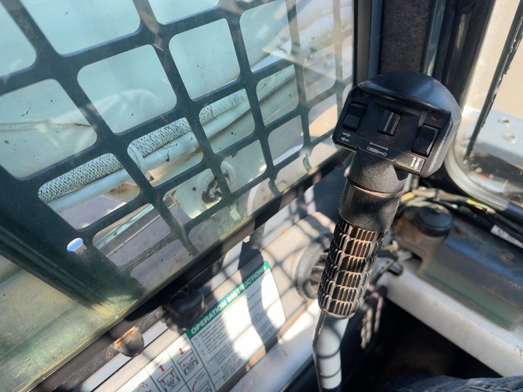 2009-bobcat-s160-image-18