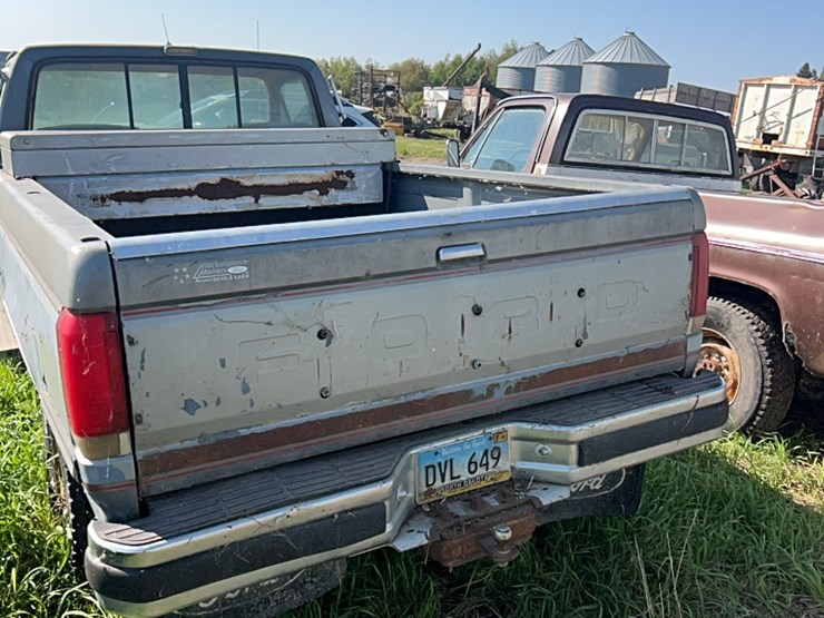 1987-ford-xlt-half-ton-lariat-four-wheel-drive-pick-up,-six-cylinder-gas,-lockouts,-believed-to-run,-didn’t-try-starting-it-image-17