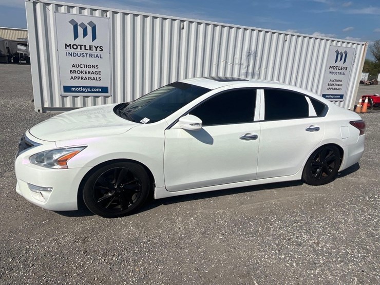 2015-nissan-altima-sedan-image-1