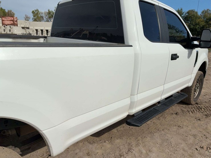 2021-ford-f250-image-16