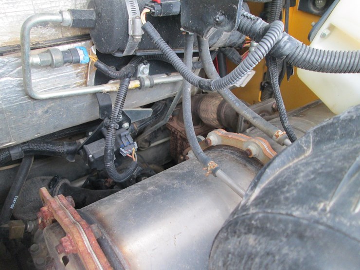 deere-323e-image-16