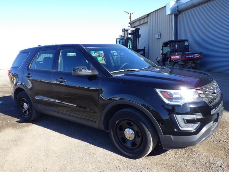 2017-ford-explorer-image-2