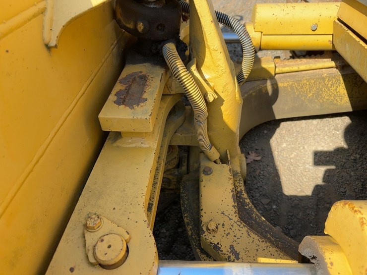 1993-caterpillar-d4h-xl-image-11